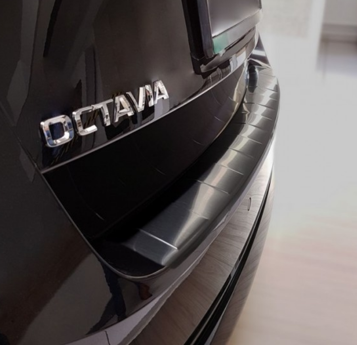 Ochranná lišta hrany kufru - Škoda Octavia IV combi r.v. 2019-2024 i po FCL 2024-> černá